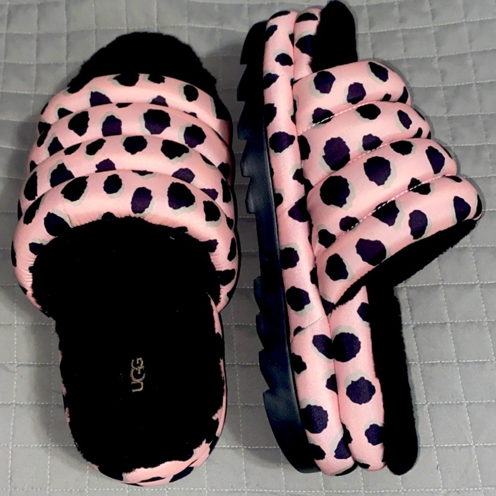 PINK/BLACK CHEETAH PRINT MAXI SLIDE UGGS!
